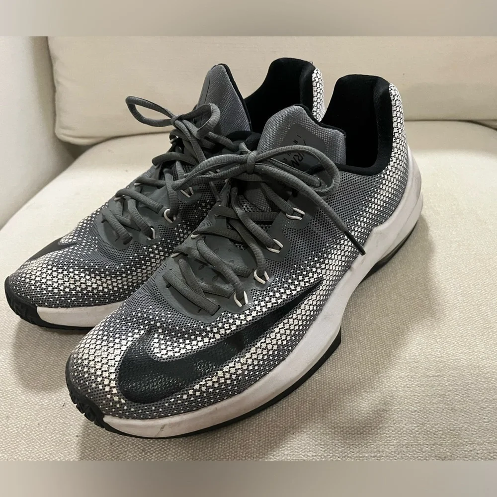 Nike Men's Air Max Infuriate Low Gray Basketball Shoes Size 9.5